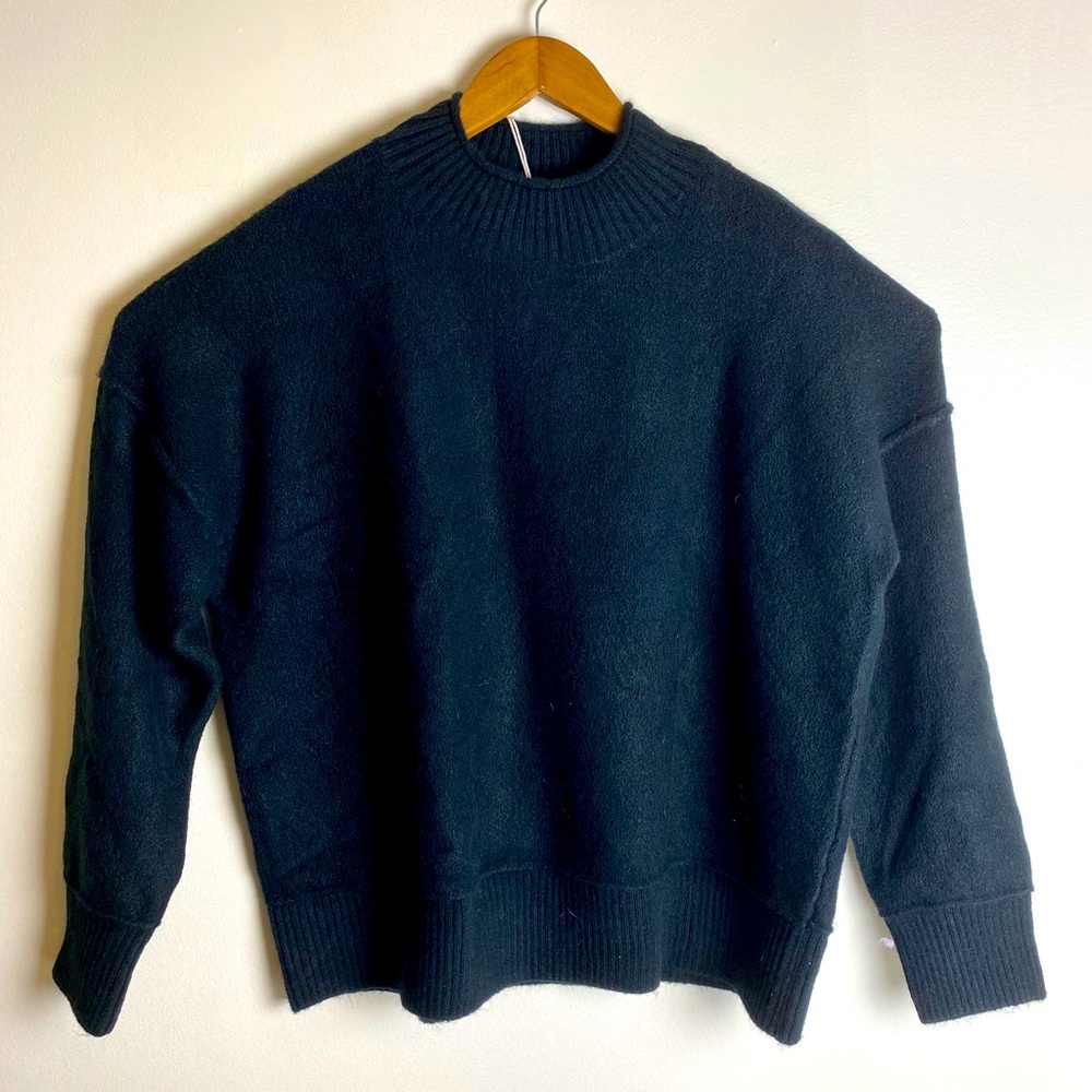 NWT Women’s Universal Thread Sweater XXL Navy 5024